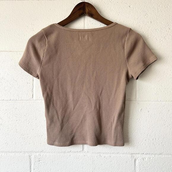 Hollister Brown Waffle Knit Short Sleeve Crop Top Women’s Medium - Picture 2 of 4